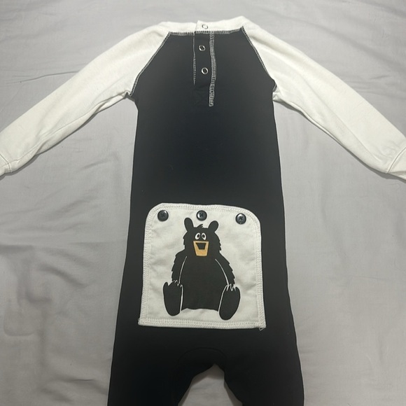 NWOT Black and White Baby Bear Fitted Onesie/sleeper/romler - Picture 4 of 5